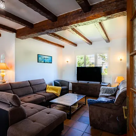 Pradic 15 Personnes , Cheminee , Jardin , A Pied Holiday home *